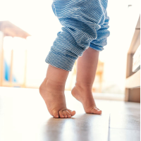 Ребенок ходит на пальчиках: что делать?