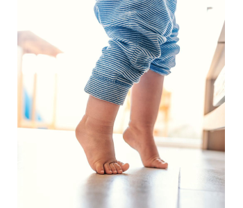 Дитина ходить на пальчиках: що робити?